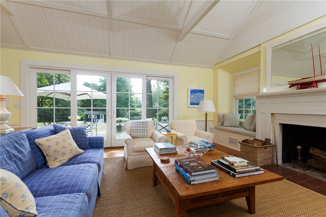 180 Willett Road Narragansett, RI 02874 - Photo 12 of 40 Great Room