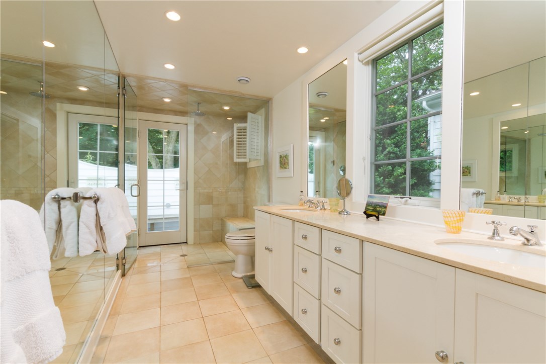 180 Willett Road Narragansett, RI 02874 - Photo 16 of 40 Master Bathroom