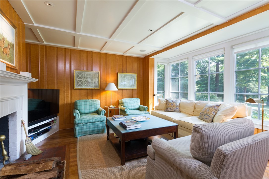 180 Willett Road Narragansett, RI 02874 - Photo 22 of 40 Family Room