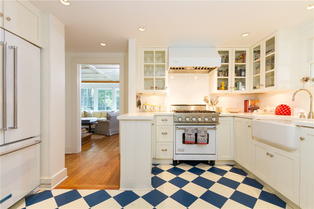 180 Willett Road Narragansett, RI 02874 - Photo 24 of 40 Kitchen