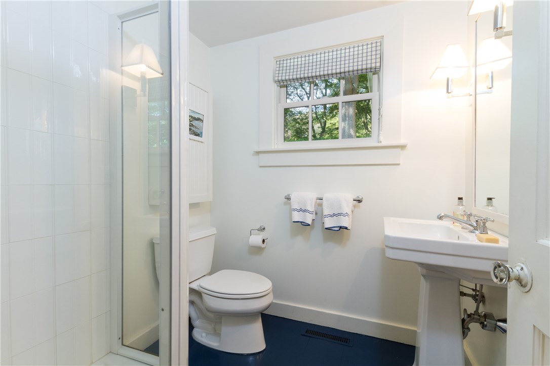 180 Willett Road Narragansett, RI 02874 - Photo 25 of 40 Bathroom