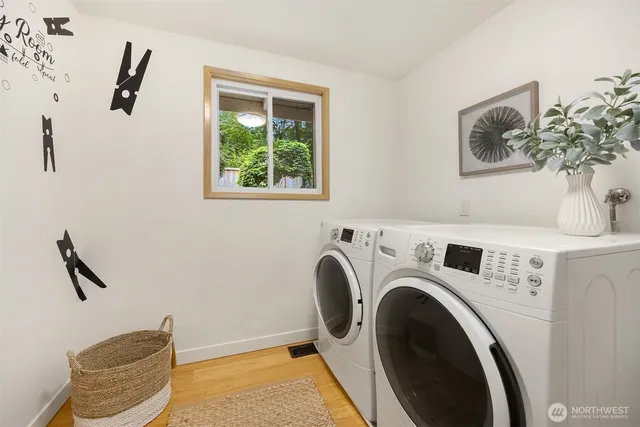 a view of livingroom with washer and dryer
