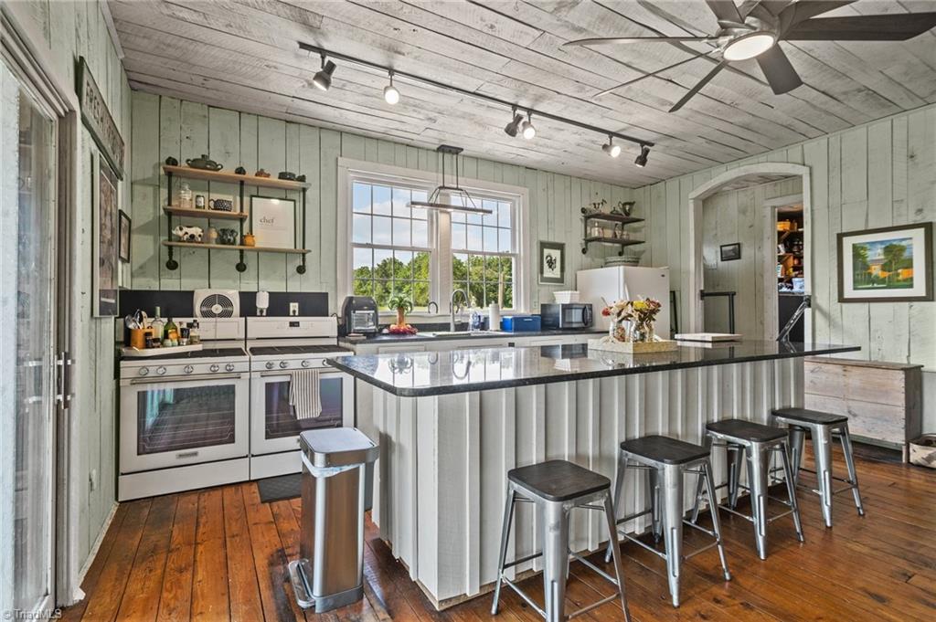 327 Tobacco Road Madison, NC 27025 - Photo 15 of 50 Kitchen
