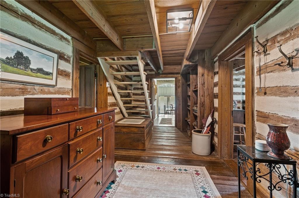327 Tobacco Road Madison, NC 27025 - Photo 7 of 50 Entry hall