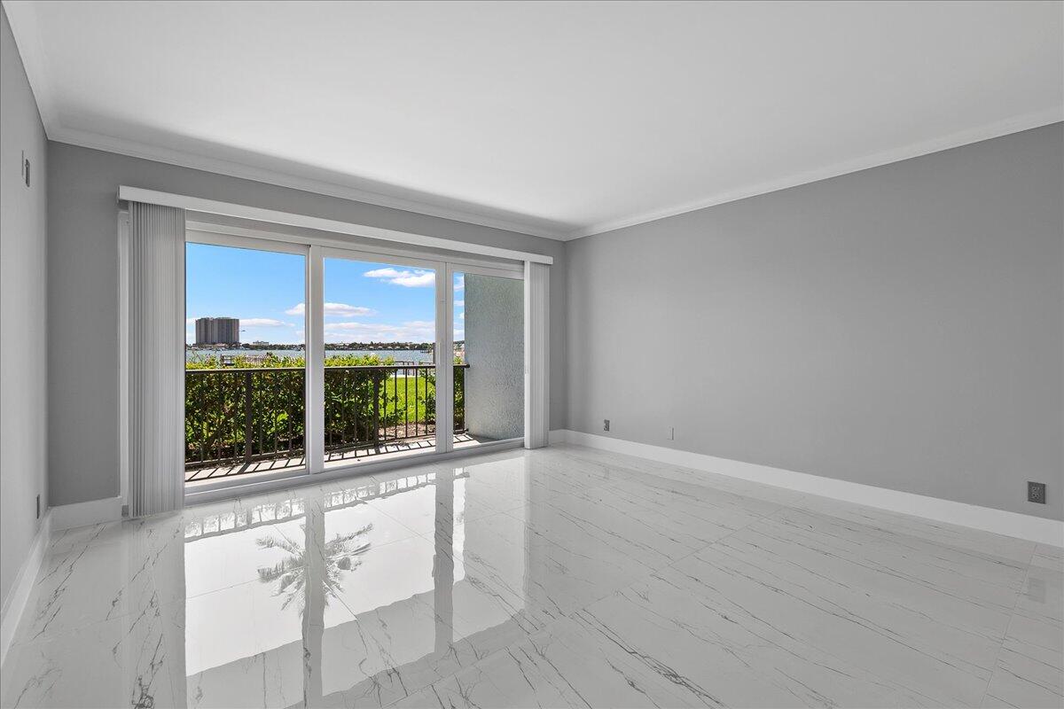 3040 Lake Shore Drive, Unit 101 Riviera Beach, FL 33404 - Photo 16 of 55 22-JLC_3871