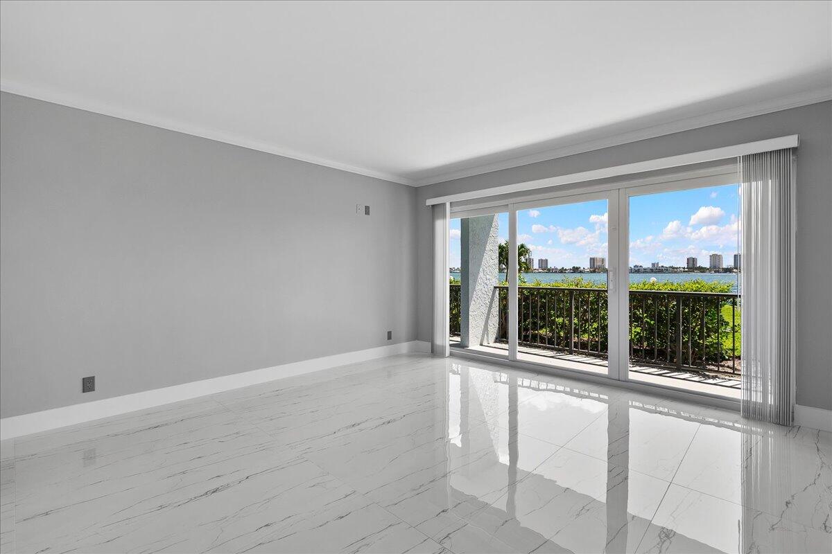 3040 Lake Shore Drive, Unit 101 Riviera Beach, FL 33404 - Photo 17 of 55 24-JLC_3886