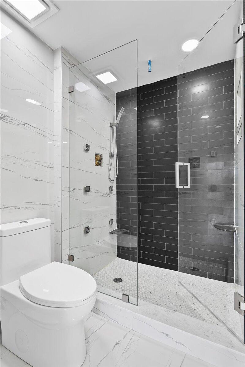 3040 Lake Shore Drive, Unit 101 Riviera Beach, FL 33404 - Photo 20 of 55 26-JLC_3911