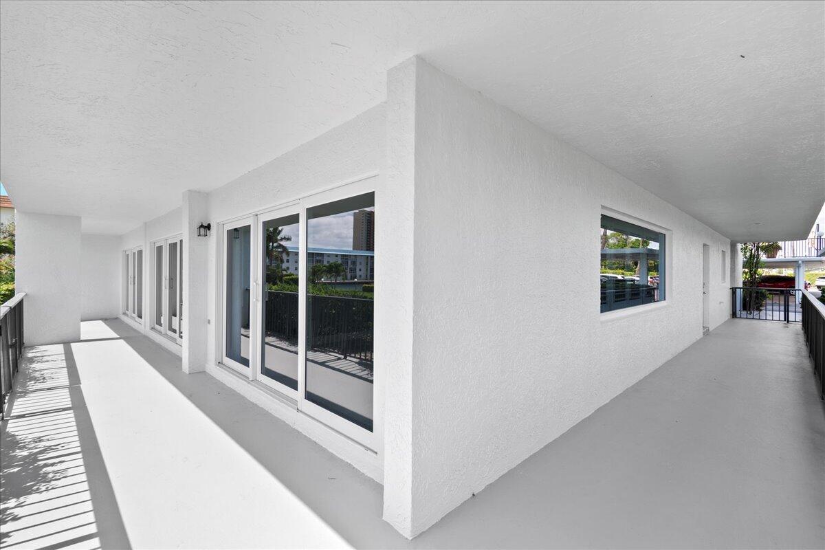 3040 Lake Shore Drive, Unit 101 Riviera Beach, FL 33404 - Photo 31 of 55 06-JLC_3756