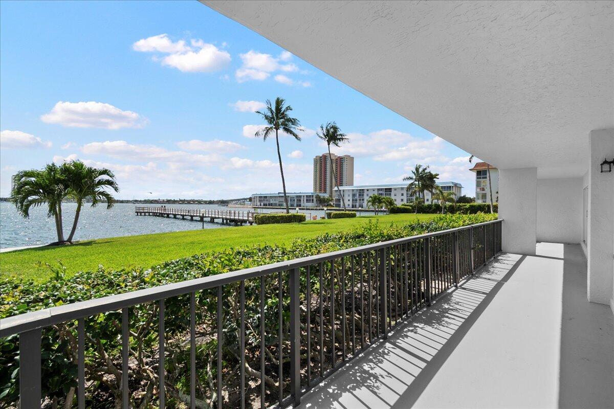 3040 Lake Shore Drive, Unit 101 Riviera Beach, FL 33404 - Photo 32 of 55 07-JLC_3766