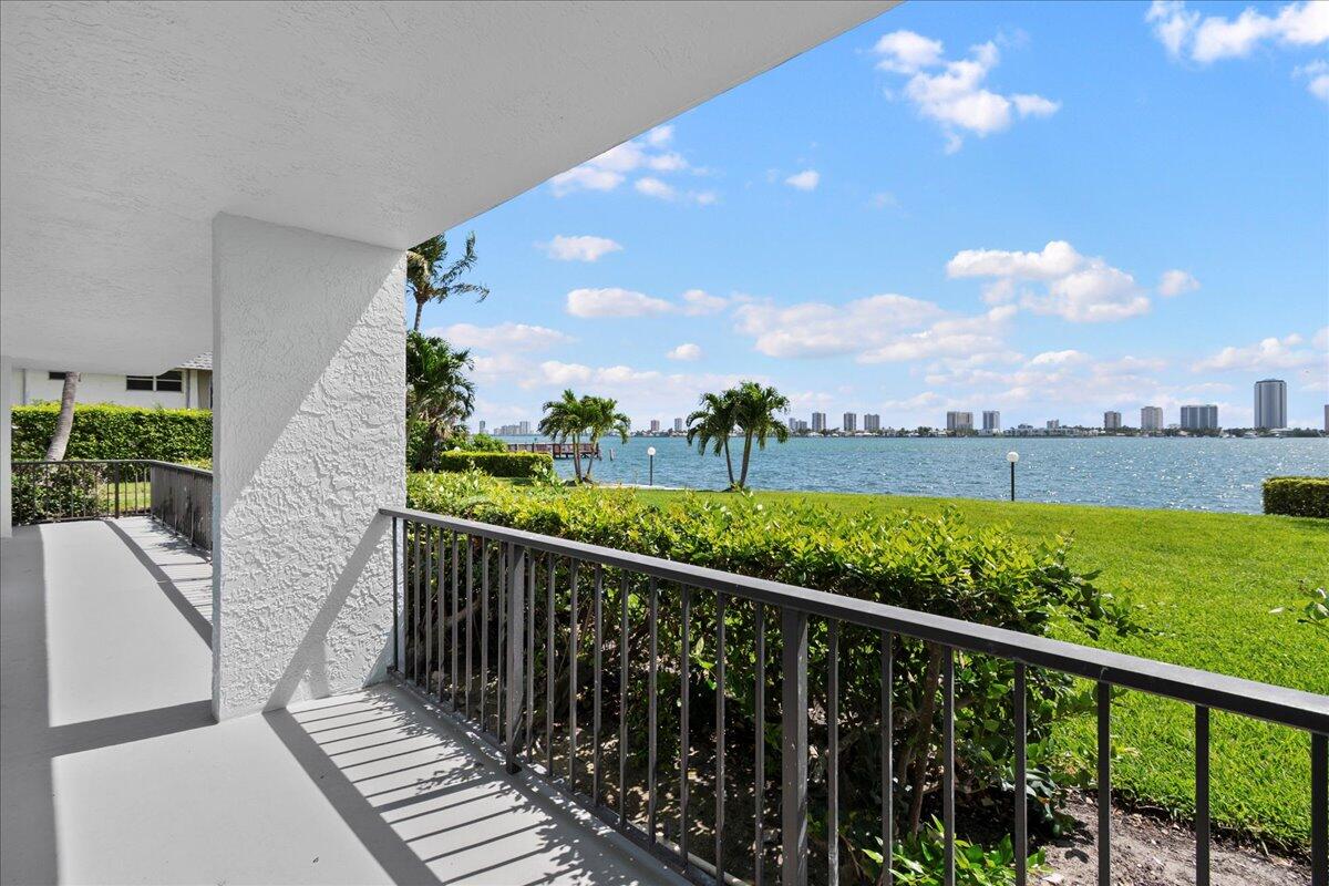 3040 Lake Shore Drive, Unit 101 Riviera Beach, FL 33404 - Photo 33 of 55 08-JLC_3776