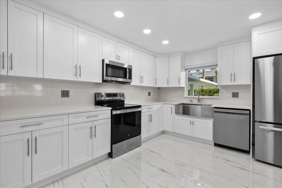 3040 Lake Shore Drive, Unit 101 Riviera Beach, FL 33404 - Photo 4 of 55 12-JLC_3816