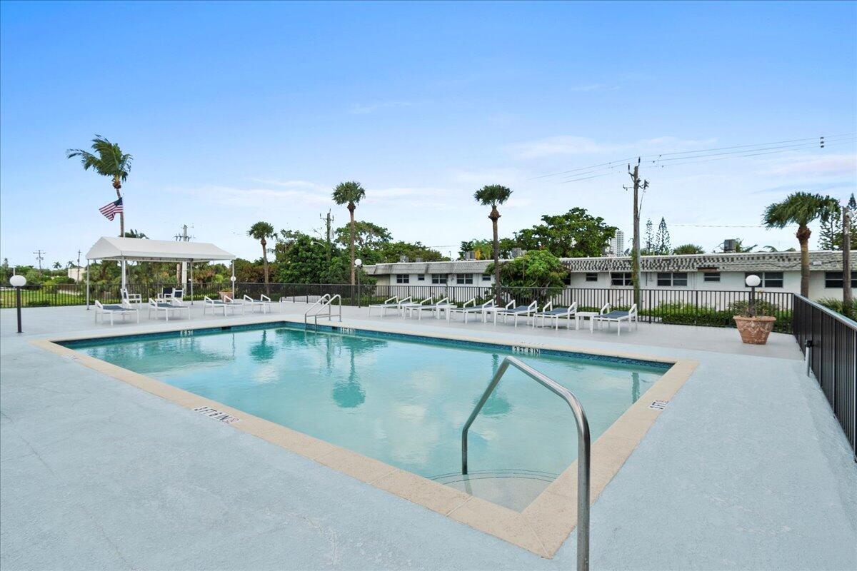 3040 Lake Shore Drive, Unit 101 Riviera Beach, FL 33404 - Photo 42 of 55 35-JLC_6370