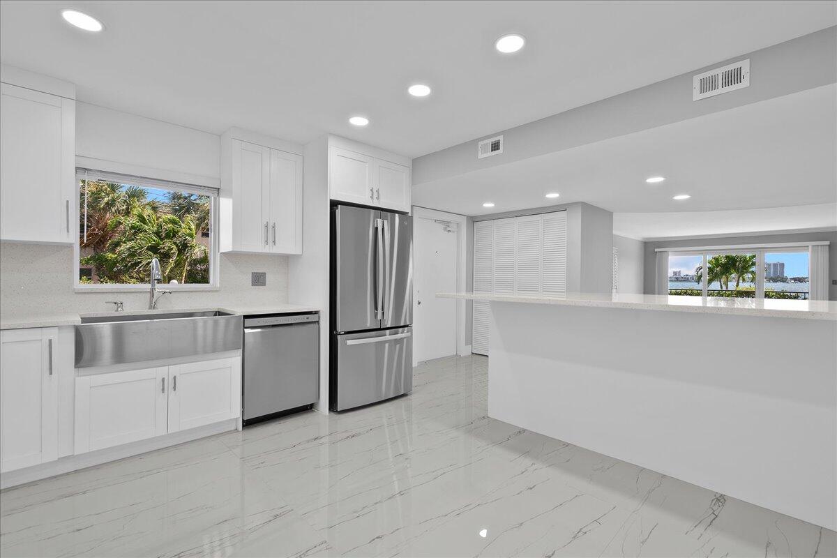 3040 Lake Shore Drive, Unit 101 Riviera Beach, FL 33404 - Photo 5 of 55 11-JLC_3811