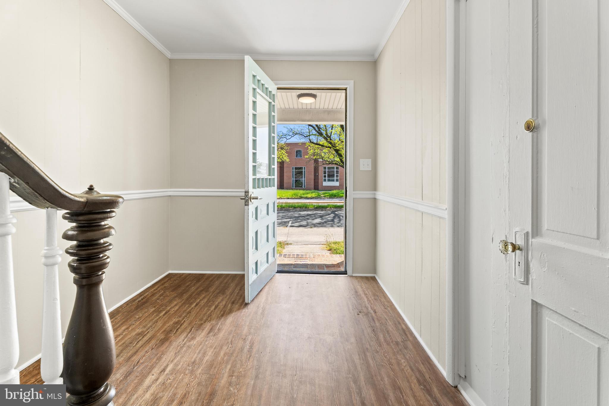 225 Broad Street Salisbury, MD 21801 - Photo 4 of 25 Welcoming entryway with open door.