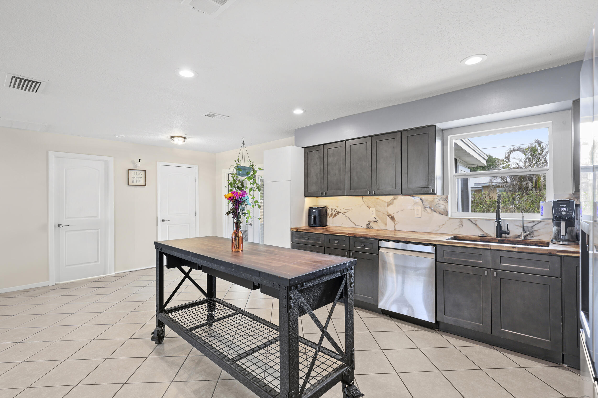 1741 Southeast Jackson Street Stuart, FL 34997 - Photo 11 of 35 14_0o1a5175