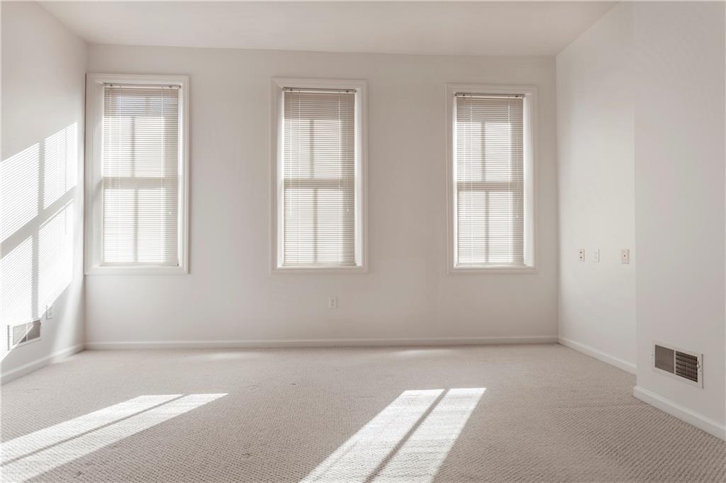 326 Hailman Street Pittsburgh, PA 15206 - Photo 12 of 22 an empty room with windows