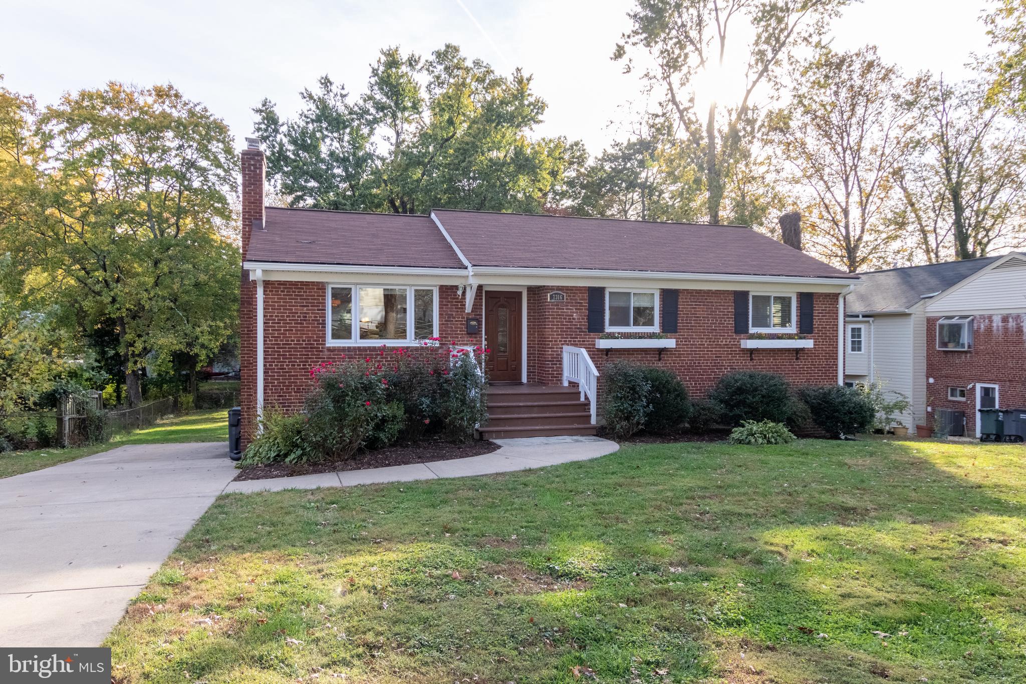 7316 Gary Street Springfield, VA 22150 - Photo 2 of 41 Gallery Image 2