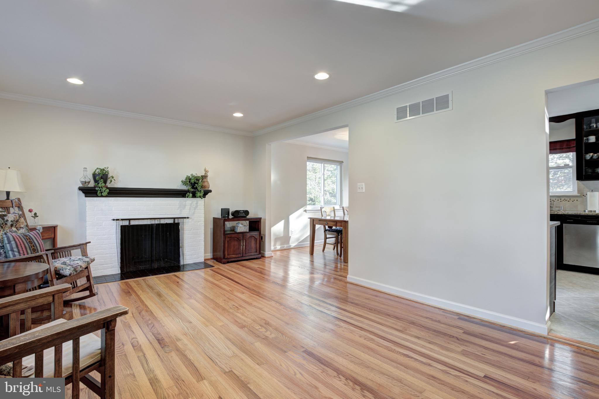 7316 Gary Street Springfield, VA 22150 - Photo 4 of 41 Gallery Image 4