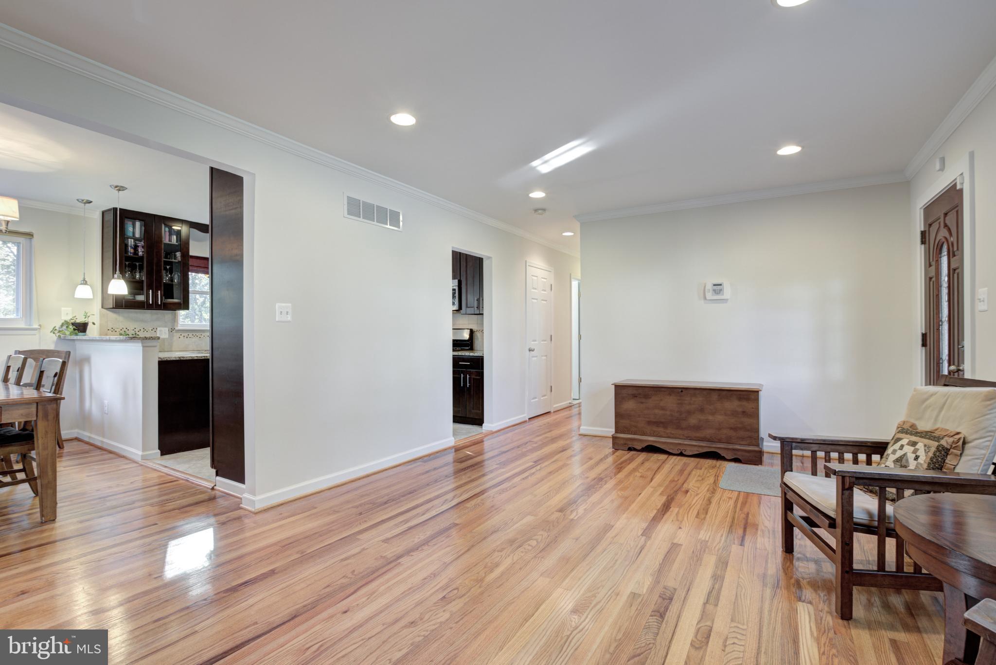 7316 Gary Street Springfield, VA 22150 - Photo 8 of 41 Gallery Image 8