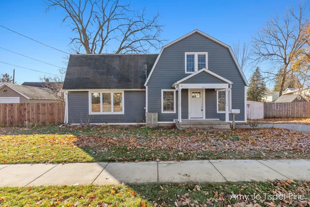 $205,000 | 811 Branch Street, Ionia, MI 48846