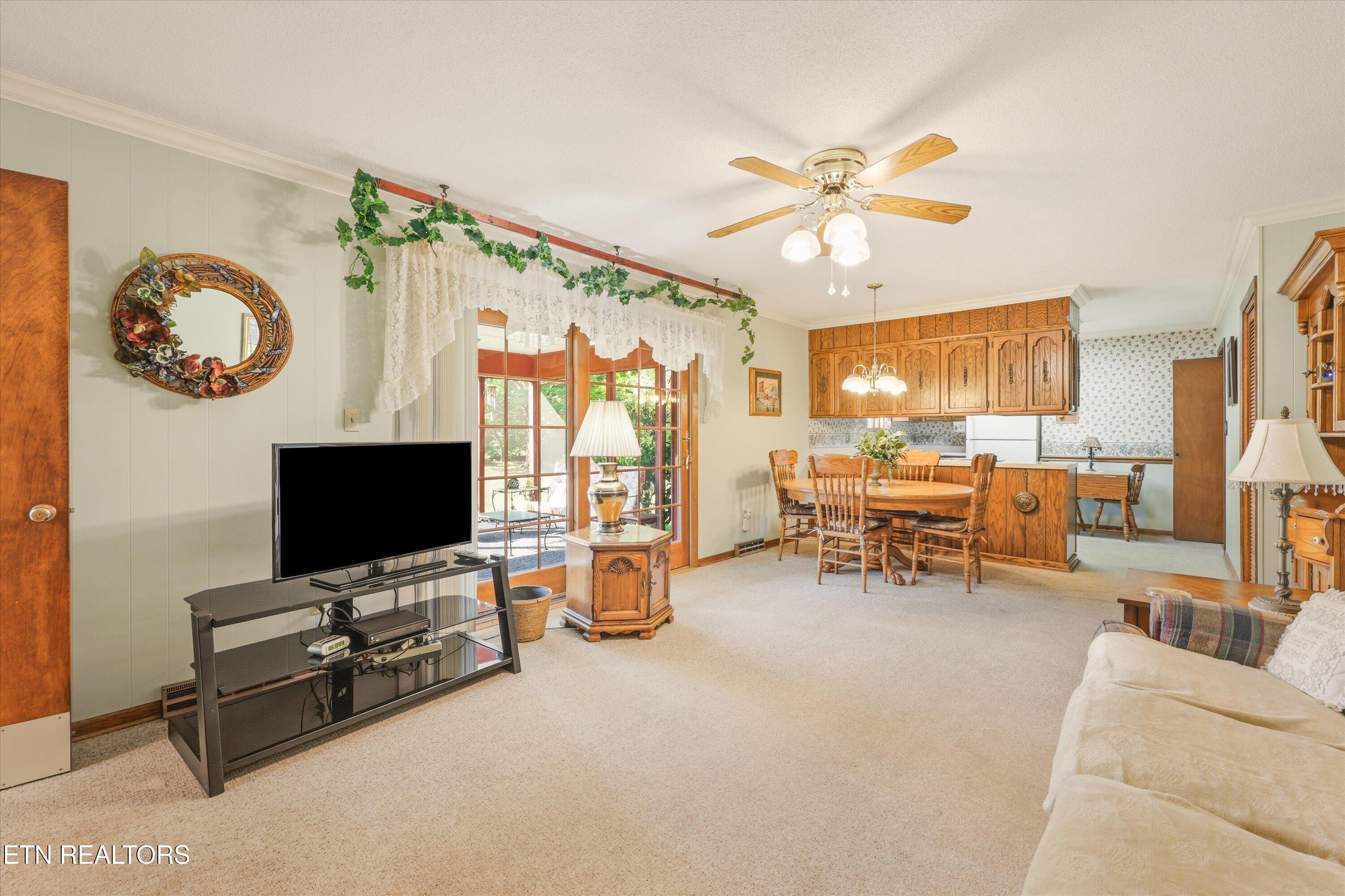 827 West Cunningham Street Alcoa, TN 37701 - Photo 11 of 43 11-827 W Cunningham St14