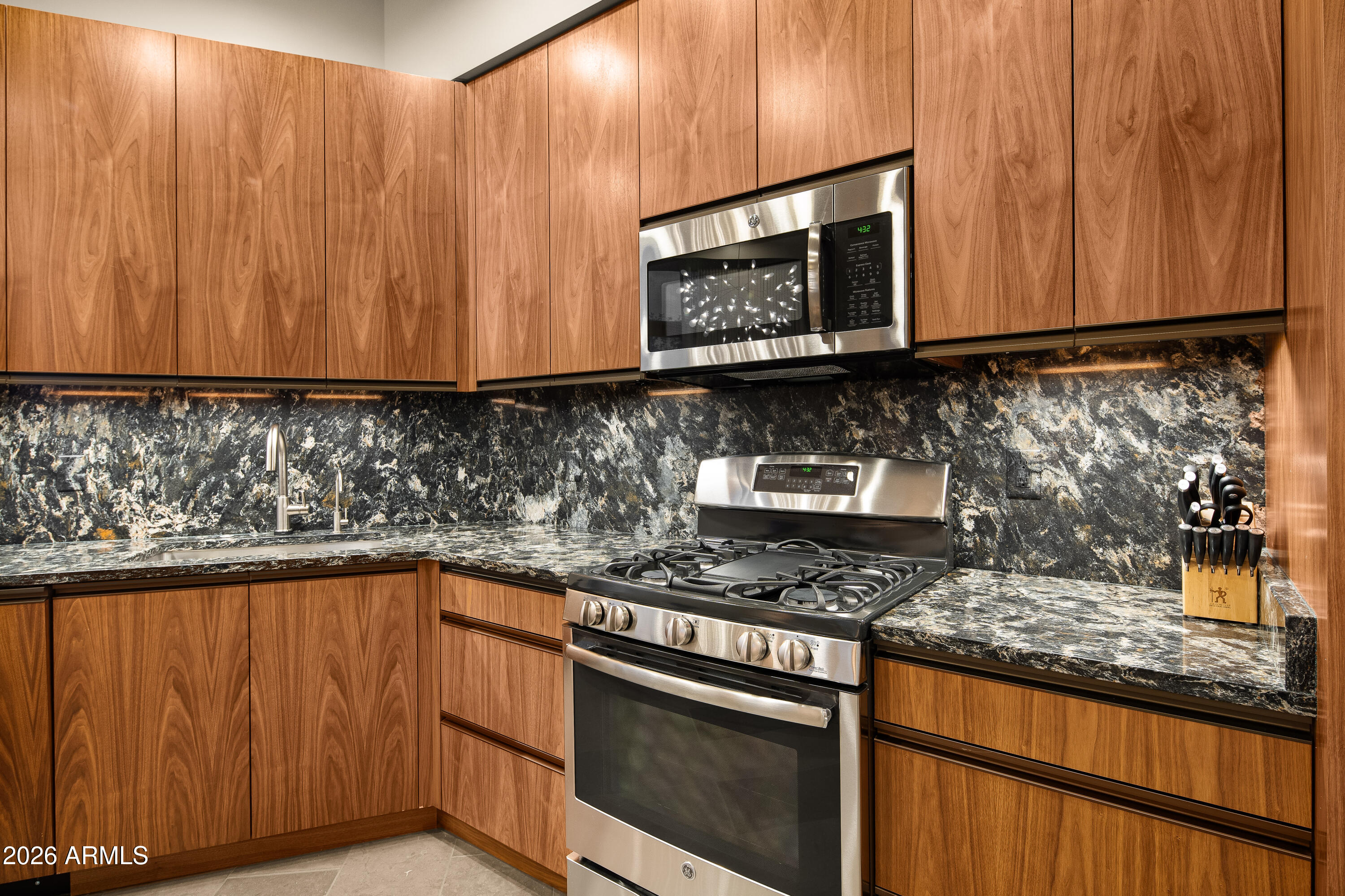120 Paisano Road Sedona, AZ 86336 - Photo 31 of 54 GUEST HOUSE KITCHEN