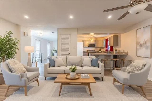 $250,000 | 332 Westmeade Drive, Gretna, LA 70056