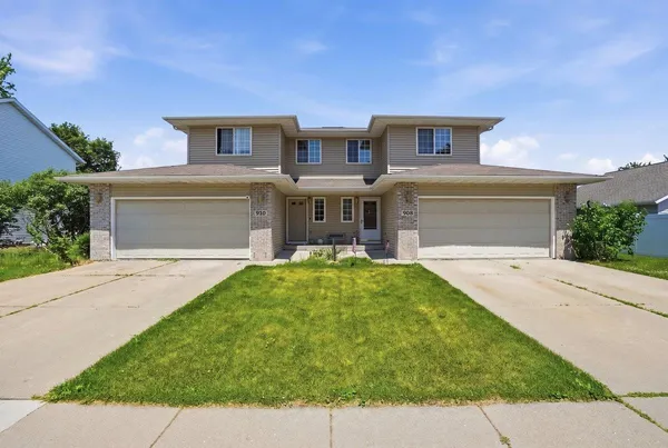 $570,000 | 908-910 Greig Trail, Stoughton, WI 53589
