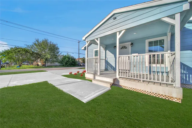 $289,900 | 2221 Grover Avenue, Galveston, TX 77551