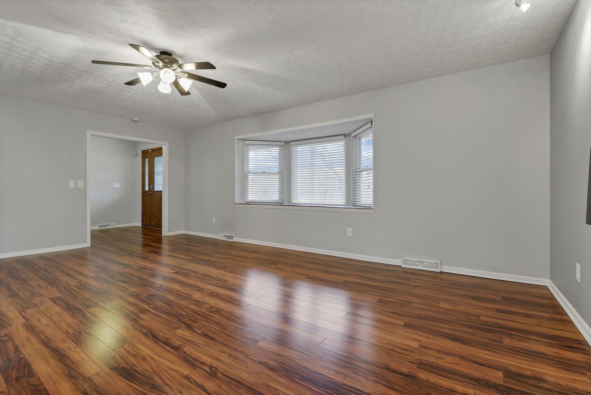 8097 Morse Road Southwest Blacklick, OH 43004 - Photo 5 of 50 Living Room
