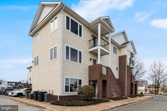 $295,000 | 305 Centennial Street, Unit 201K, La Plata, MD 20646