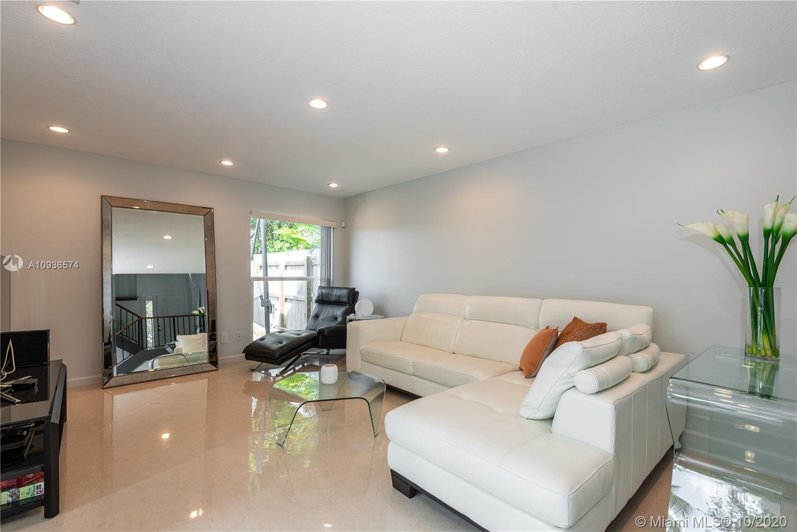 63 Greens Road Hollywood, FL 33021 - Photo 5 of 27 Gallery Image 5