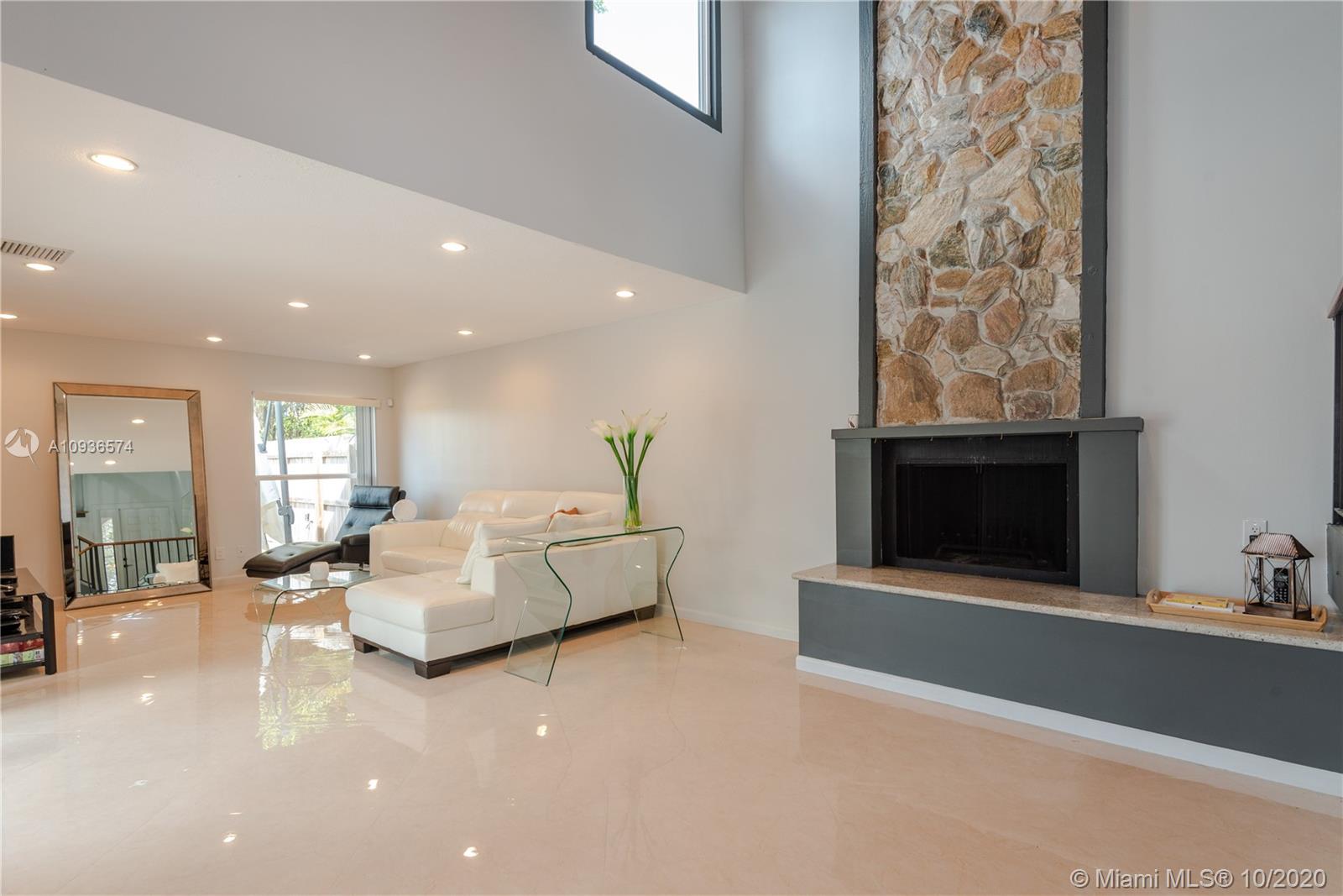 63 Greens Road Hollywood, FL 33021 - Photo 6 of 27 Gallery Image 6