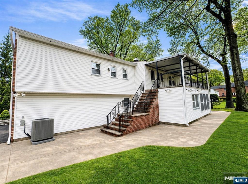 274 Seton Hall Drive Paramus, NJ 07652 - Photo 23 of 26