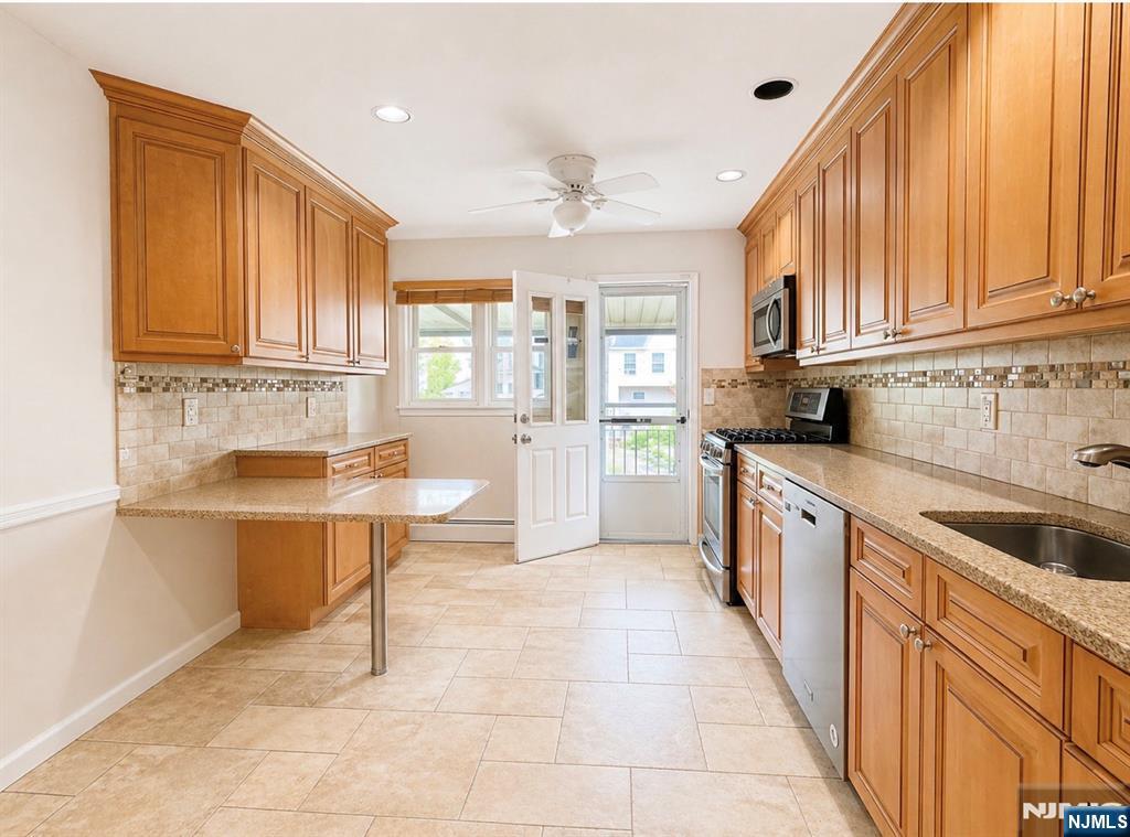 274 Seton Hall Drive Paramus, NJ 07652 - Photo 3 of 26