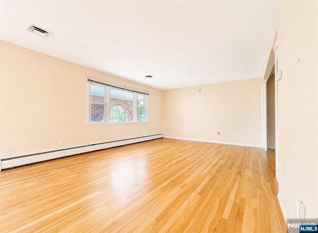 274 Seton Hall Drive Paramus, NJ 07652 - Photo 7 of 26