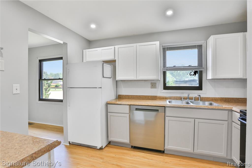 5025 Crooks Road, Unit 42 Royal Oak, MI 48073 - Photo 7 of 19