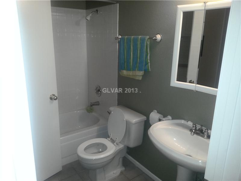 274 Westwind Road Henderson, NV 89074 - Photo 4 of 9 Guest Bathroom.