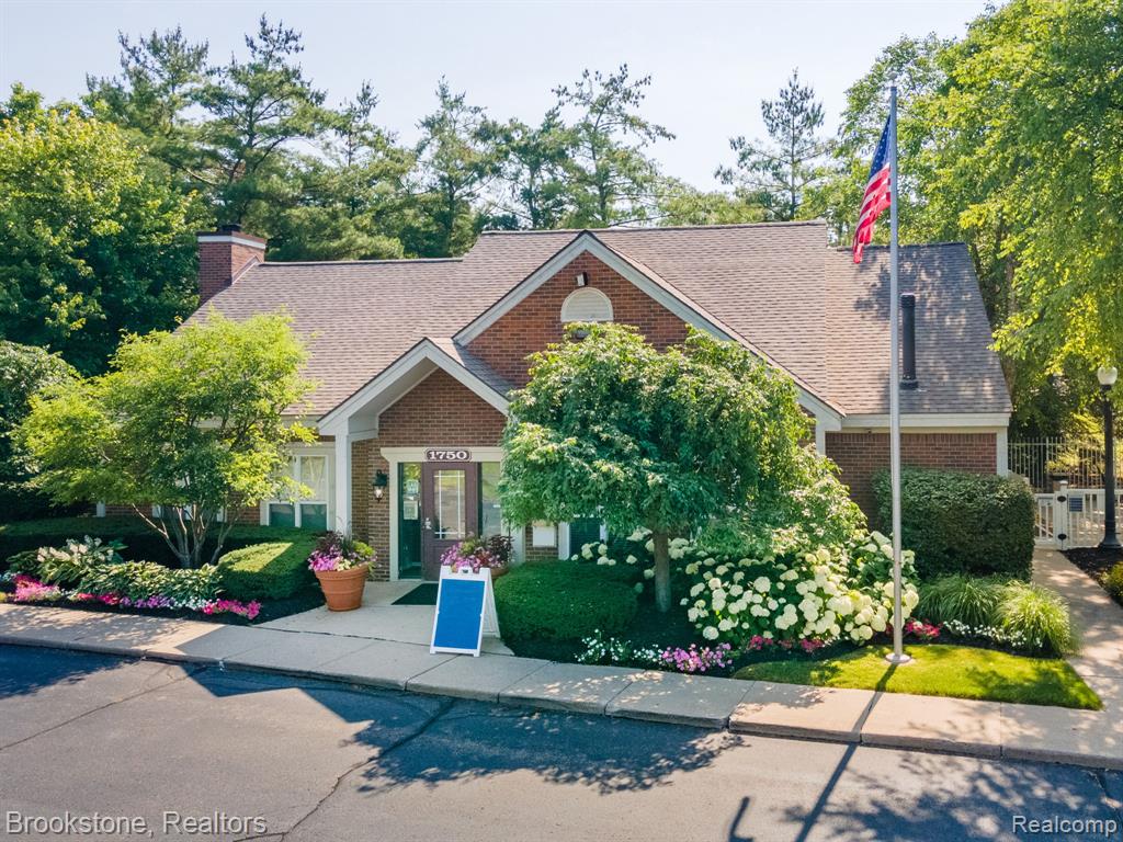 1626 Emerson Circle Rochester Hills, MI 48307 - Photo 18 of 24
