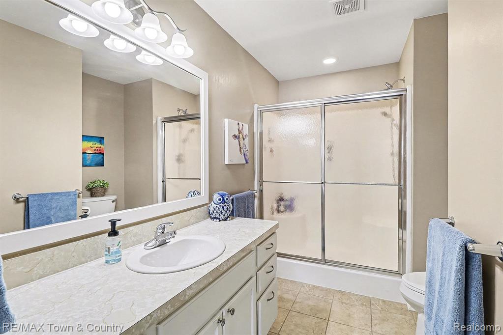 7241 Kings Way Flushing, MI 48433 - Photo 17 of 31