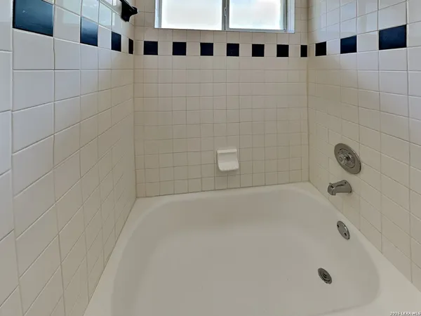 $1,739 | 352 Meadow New Braunfels Tx 78130, New Braunfels, TX 78130