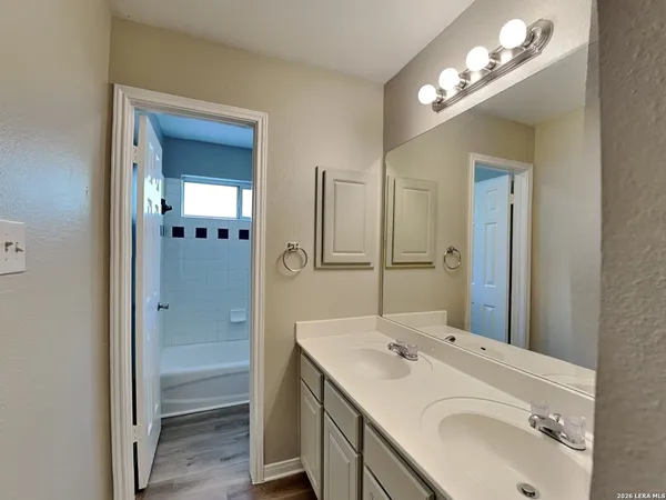 $1,739 | 352 Meadow New Braunfels Tx 78130, New Braunfels, TX 78130