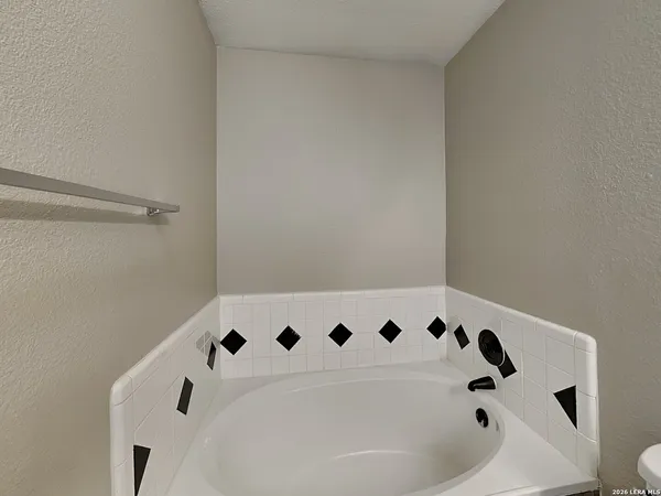 $1,739 | 352 Meadow New Braunfels Tx 78130, New Braunfels, TX 78130