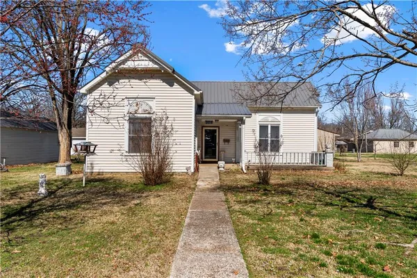 $149,900 | 308 East Olive Street, Rich Hill, MO 64779