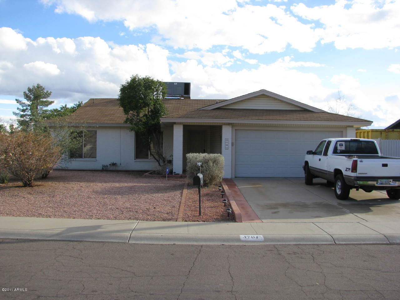 3701 West Hearn Road Phoenix, AZ 85053 - Photo 1 of 20 Fe