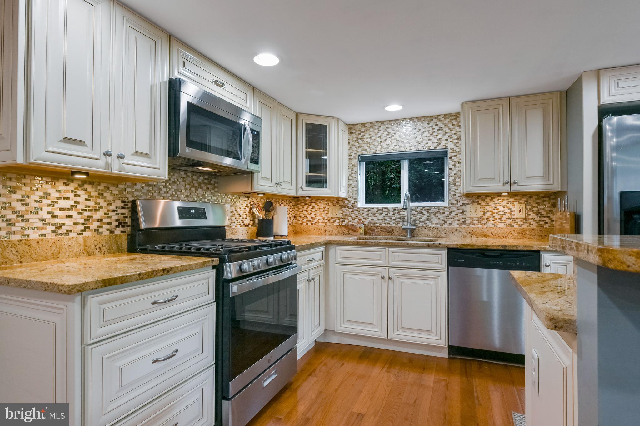 1642 Oldtown Road Edgewater, MD 21037 - Photo 3 of 34 Kitchen