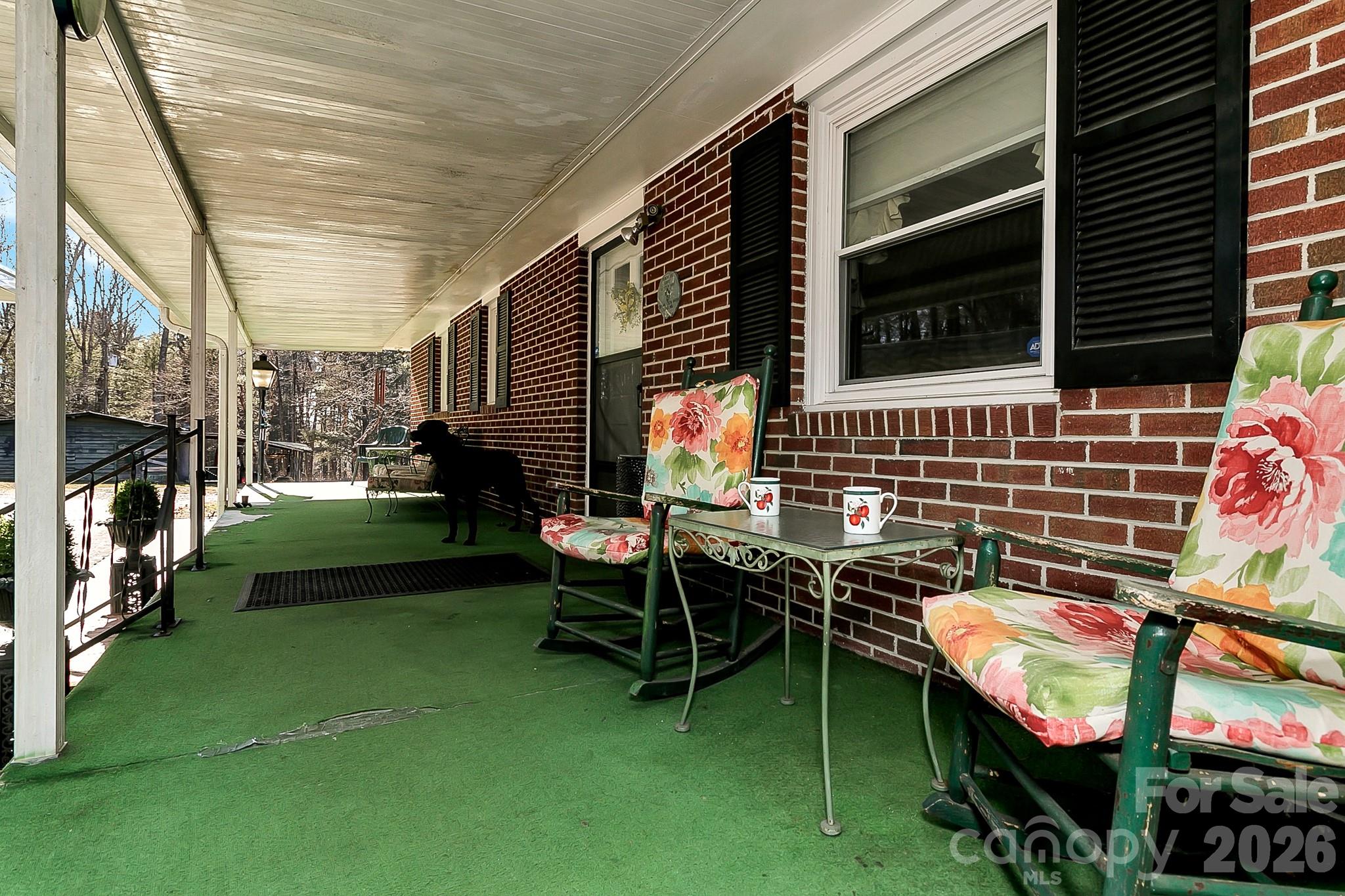 44 Tuttle Road Hendersonville, NC 28792 - Photo 4 of 37 a backyard of a house with yard and outdoor seating