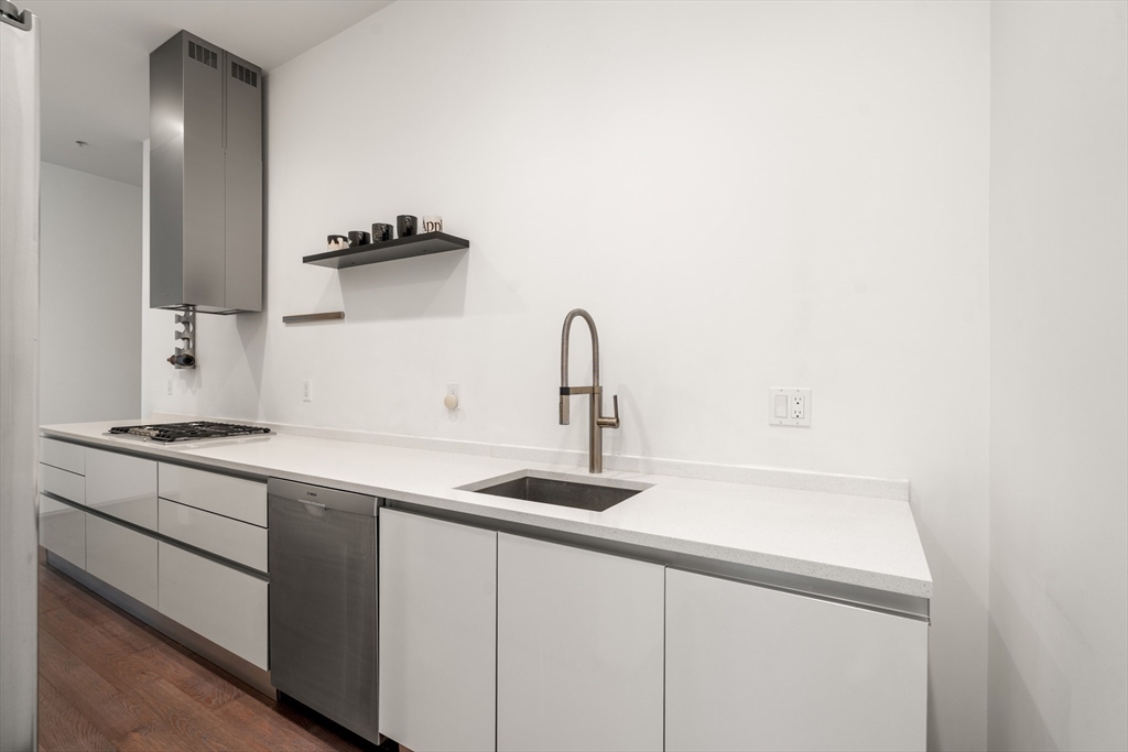 618 East 2nd Street, Unit 3 Boston, MA 02127 - Photo 7 of 18