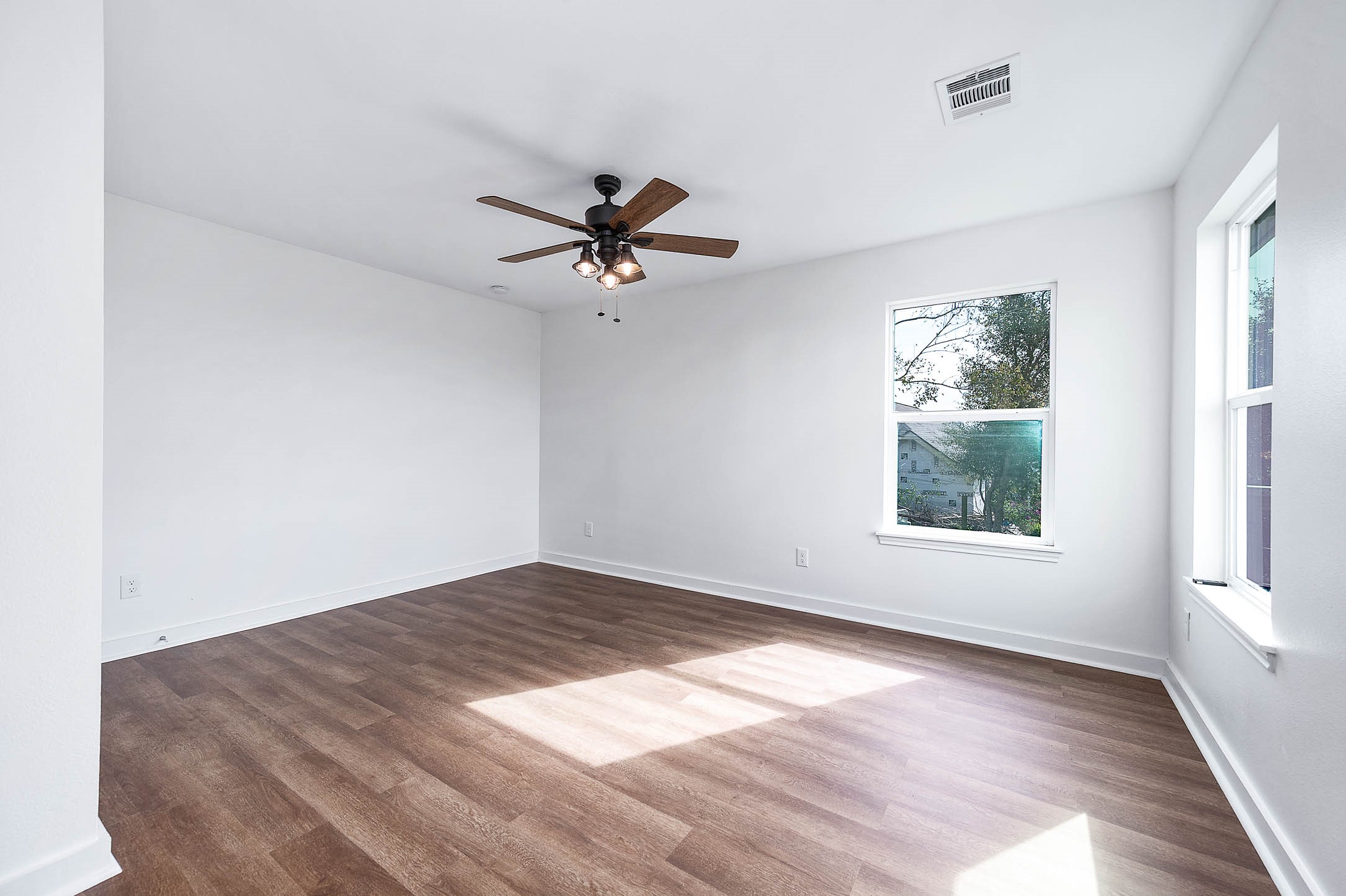 12827 Sandpiper Road Angleton, TX 77515 - Photo 21 of 42 Bedroom 3