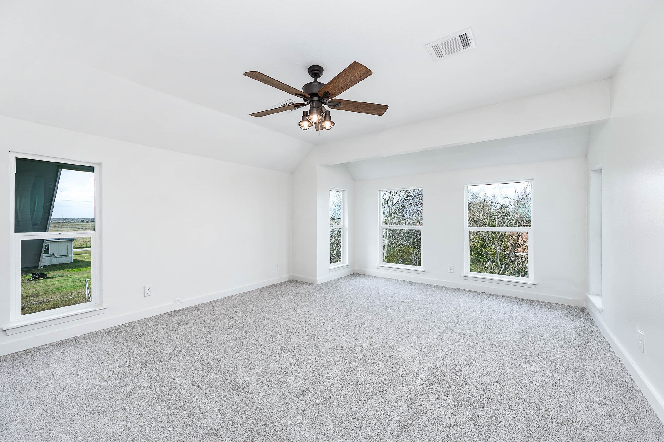 12827 Sandpiper Road Angleton, TX 77515 - Photo 25 of 42 Primary bedroom